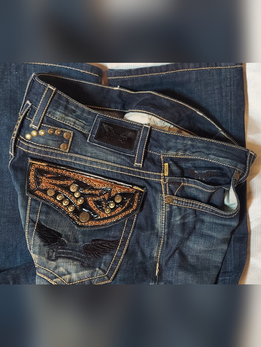 ROBIN'S JEAN CUT# 601064 MENS DISTRESSED STUDDED JEANS SIZE 32 X 31 MADE IN USA